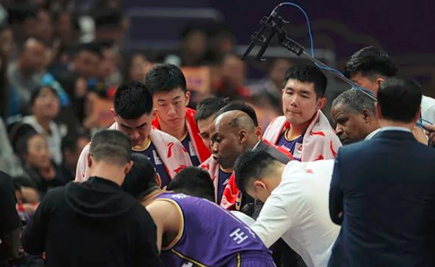  朗斯新帅首秀获胜，战术革新显成效  