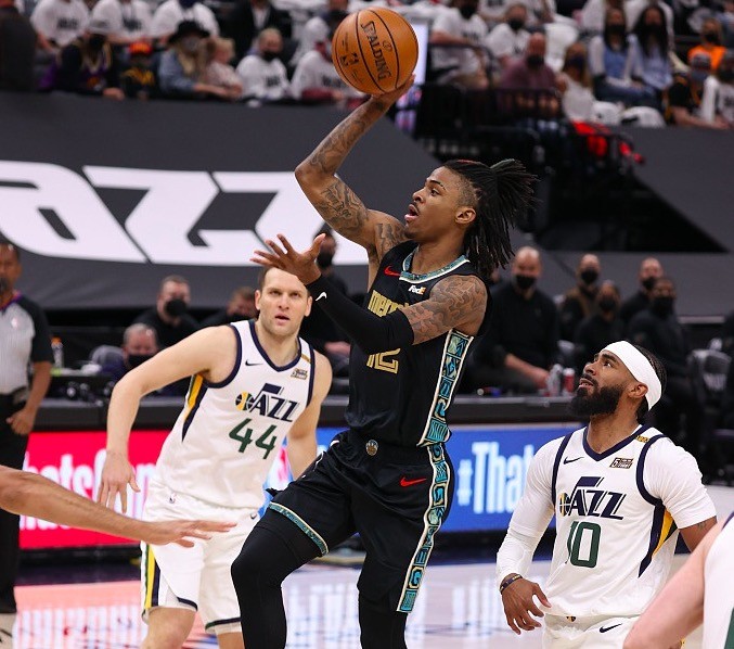  灰熊绝杀勇士系列赛首次领先  