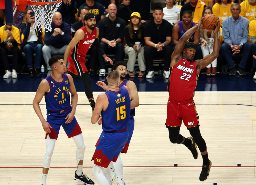  约基奇狂揽准四双率掘金轻取国王巩固榜首  